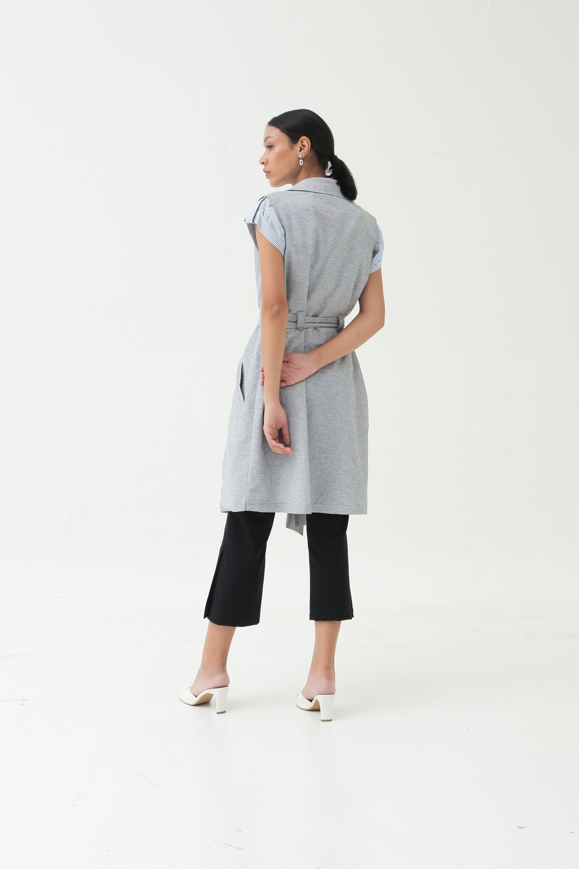 Picture of IXORA LONG VEST GREY WOLLY 