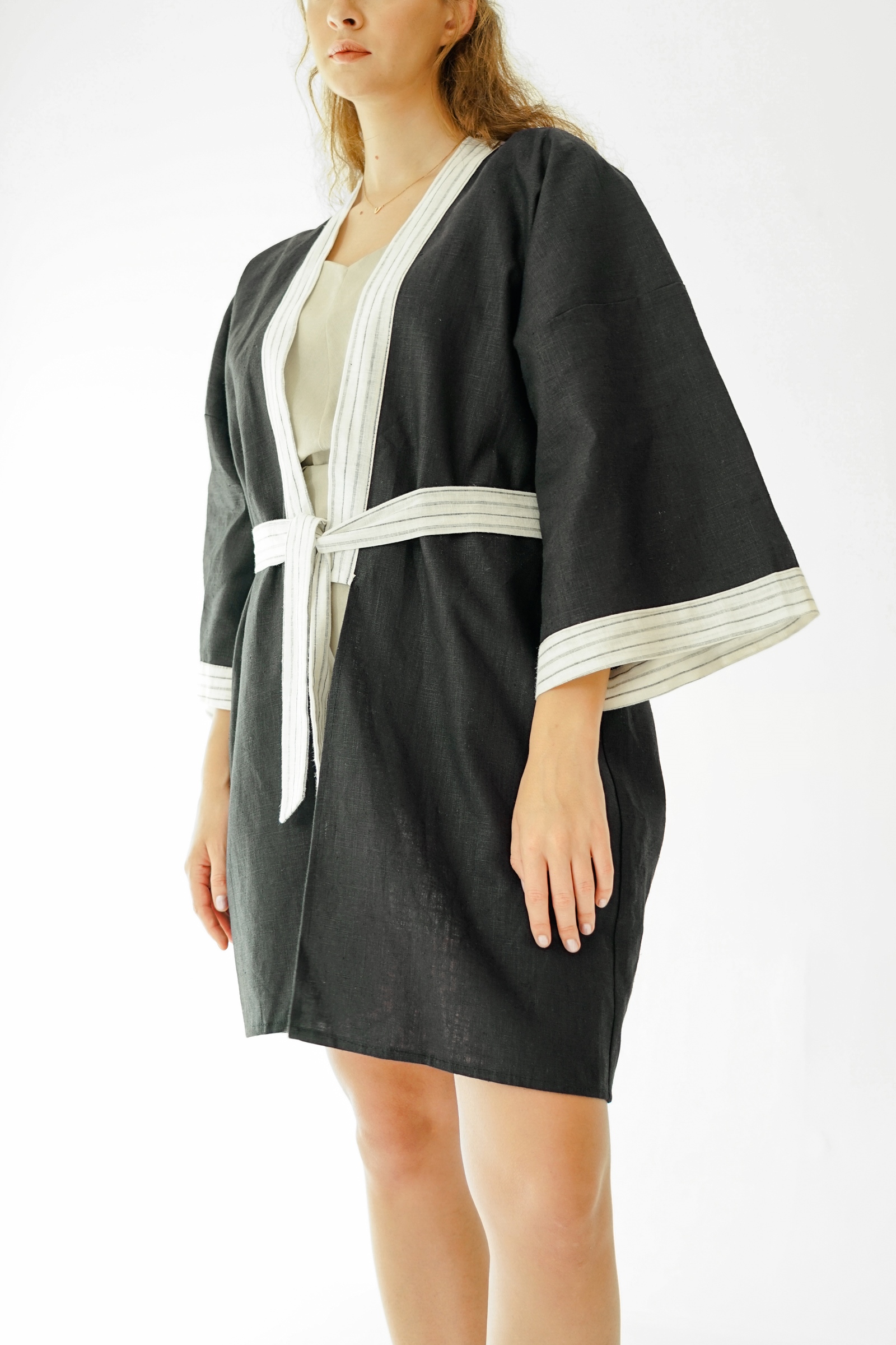 Picture of LIBBY LONG ROBE BLACK STRIPES X POURIE